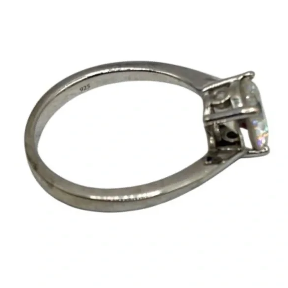 Sterling Silver Solitaire Ring w Clear Faceted Stone. Size 6 - Picture 4 of 11